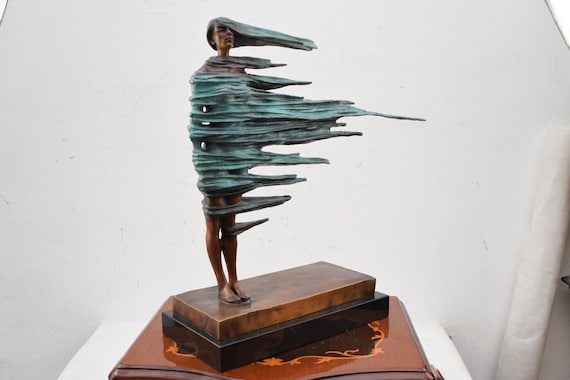 サルバドール・ダリ風ブロンズ彫刻：シュルレアリスムの女性像 - Etsy 日本
