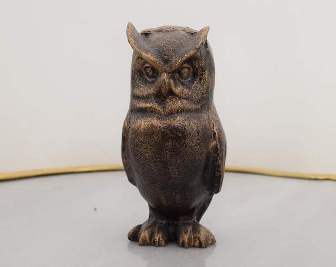 Cast Iron Owl Sculpture – Vintage Style Wisdom Symbol – Heavy Paperweight Figurine – Unique Gift Idea for Home or Office Decor