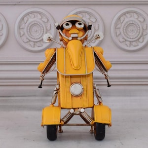 Vintage Gelb MotoRobot - Lustiger Roboter - Motorrad Old Classic - Metall Modell Spielzeug - Geschenkidee - Alte Schule - Sammlerstück - Büro Dekor