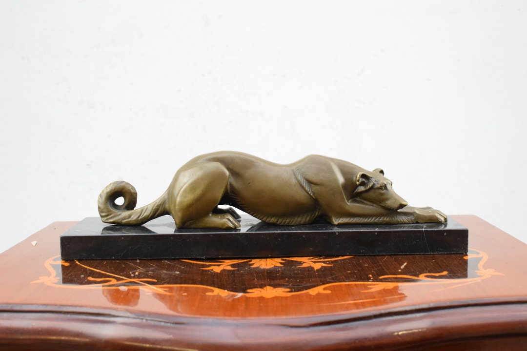 Lévrier allongé - Statue en bronze de chien de chasse - Sculpture de