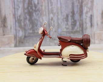 レトロ アンティークスクーターVESPA ベスパ ピンク Vespa Italy レトロ ブリキ製 ビンテージバイク