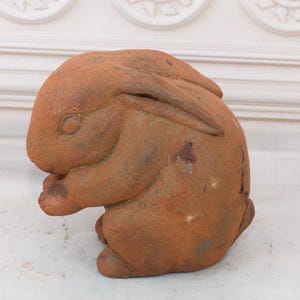 Cast Iron Funny Sitting Rabbit  - Rustic Cast Iron Rabbit - Amazing Garden Statue - Figurine Hare - Gift Idea for Home and Garden