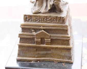 ブロンズ自由の女神像彫刻 - 大理石台座 - ニューヨークアート - Etsy 日本