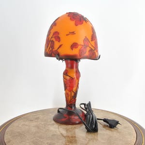 Lampa w limitowanej edycji – Lampa na tablet w stylu Emile&#39;a Gallé z motywami technologii – Szklana lampa stołowa w stylu secesyjnym, prezent w stylu vintage do domu i biura