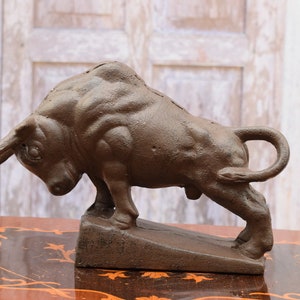 Large Bull Wall Street - Cast Iron Bull Sculpture - New York Statue Bull on Pedestal - Vintage Statue - Business Statue - Gift for Boss