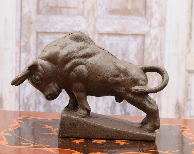 Large Bull Wall Street - Cast Iron Bull Sculpture - New York Statue Bull on Pedestal - Vintage Statue - Business Statue - Gift for Boss