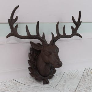 Cast Iron Deer Head Wall Mount - Hunting Trophy - Rustic Home Decor - Unique Wildlife Sculpture - Ideal Gift for Hunters & Nature Lovers