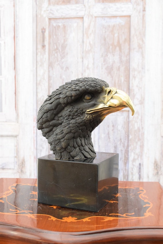 Tête d'aigle sur socle en marbre - Statue en bronze - Sculptures