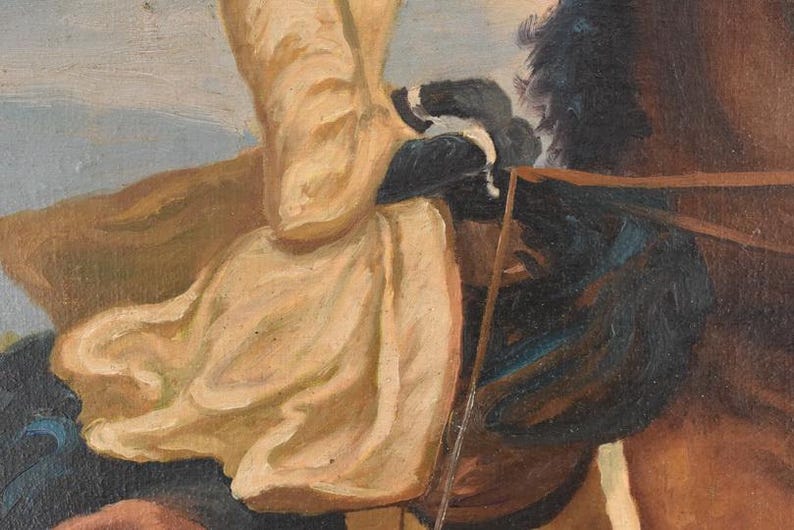 Pu&ograve; includere: Primo piano di un dipinto a olio raffigurante una figura con un indumento beige chiaro, forse una veste o un mantello. Il dipinto utilizza una tavolozza di colori tenui con sfumature di beige, marrone e blu. Le pennellate sono visibili, conferendo all'opera un aspetto strutturato.