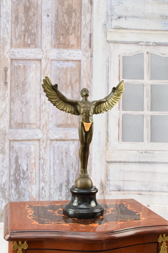 イカロスのブロンズ彫刻：大理石の翼のある女性のアールヌーボー像