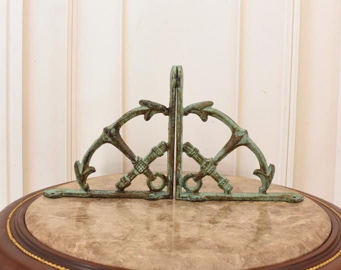 Cast Iron Shelf Brackets: Rustic Wall Bookshelf Support (Pair)