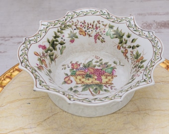 Painted Plateau Vintage Porcelain - Handmade Porcelain with Flowers Design - Vintage Bowl - Kitchen Decor - Gift Idea for Wedding