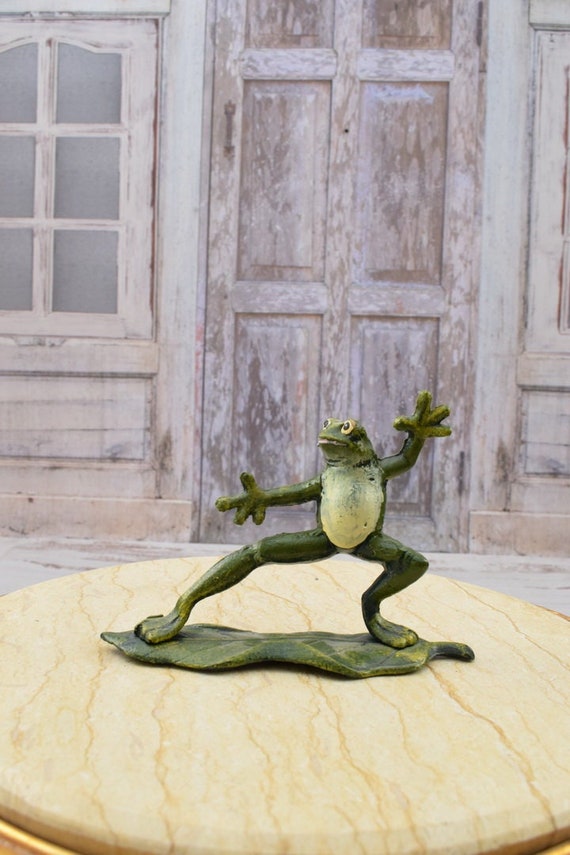 Amazing Funny Dancing Frog Cast Iron Luckily Sculpture Lucky Sculpture  Painted Frog Home and Garden Decor Unique Vintage Gift 