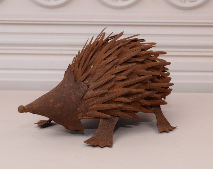 Excellent Iron Funny Hedgehog Figure - Rustical Hedgehog - Nice Detail and Beautiful Colours - Amazing Metal Statue for Garden - Gift Idea