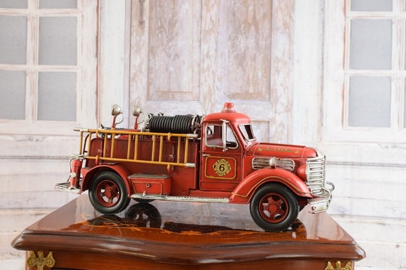Figurine pompier en métal - Idée cadeau pompier original !