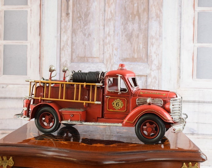 Vintage Model Fire Brigade - Car Old Metal Model - Red and Black Car - Gift Idea for Firefighter Old School Model - Home Decor