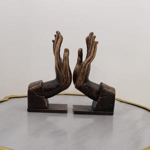 Pair of Cast Iron Hands Bookends – Vintage Style Sculptures – Heavy Book Support – Home & Office Decor – Unique Gift Idea