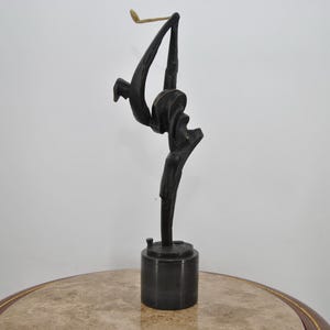Modern Bronze Golfer Sculpture: Luxury Golf Trophy, Home Decor