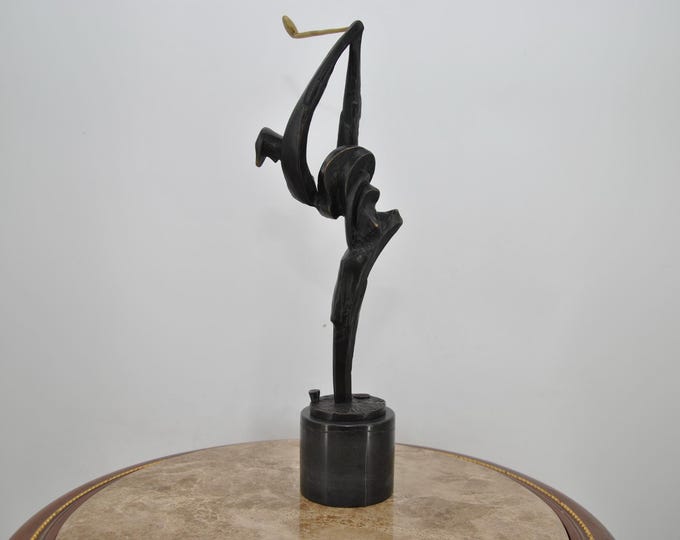 Golfer Trophy Figurine – Modern Bronze Sculpture – Luxury Gift for Golfer – Collector’s Item – Stylish Home or Office Decor