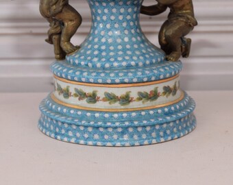 青い磁器の花瓶：ブロンズの天使が飾られたアンティークの棺 - Etsy 日本