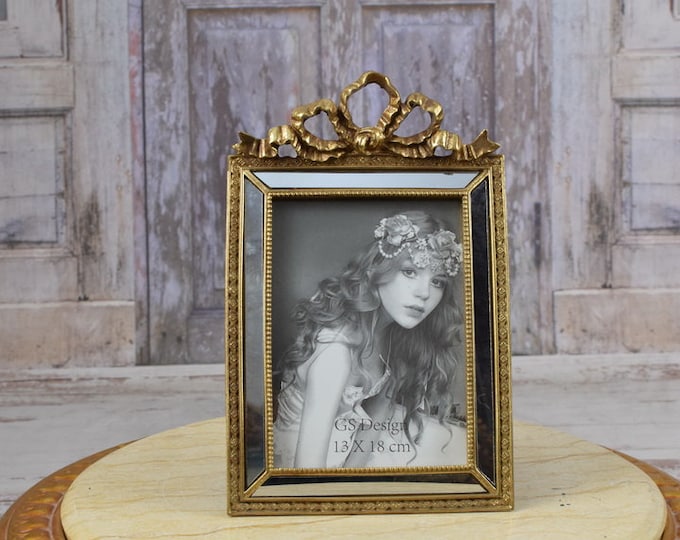 Gold Oval Photo Frame – Lavish Glass Wedding Decor (13x18 cm)