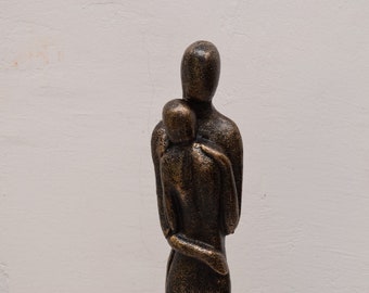 Embracing Couple – Cast Iron Man and Woman Loving Figurine – Garden Statue