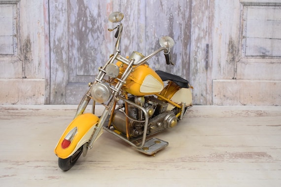 ヴィンテージイエローメタルバイクモデル：オールドスクールコレクター