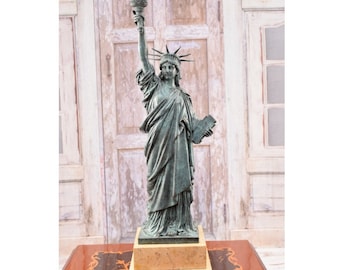 花崗岩の台座に置かれた大型ブロンズ製自由の女神像（61 cm） - Etsy 日本