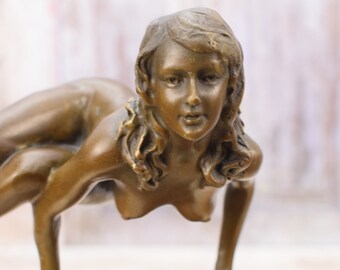 ブロンズ製拳を持つ女性の彫刻：大人の室内装飾（12.20インチ） - Etsy