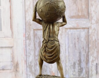 地球儀を運ぶアトラスブロンズ彫刻 – 神話の人物ギフト - Etsy 日本