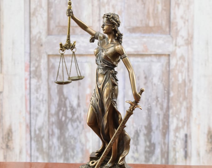 Lady Justice Sculpture - Vintage Figurine - Art Work Statue - Gift Idea for Lawyer and Judge - Statue Justitia - Home and Office Decor