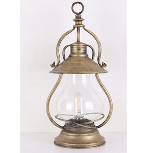 Prachtig metalen lantaarn – gebogen glazen lantaarn – gedecoreerde lantaarn met glazen ramen – luxe cadeau voor huis en tuin – handgemaakte lamp