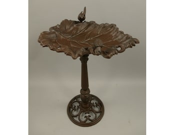 Vintage Style Cast Iron Birdbath: Outdoor Garden Feeder