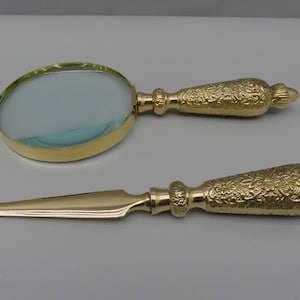 Juego de Lupa y Abridor de Cartas - Juego de 2 Accesorios de Oficina Decorativos de Latón Brillante - Obra de Arte Elegante Idea de Regalo - Decoración para el Hogar y la Oficina