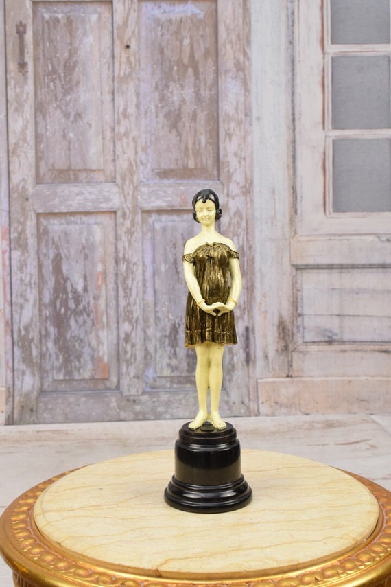 少女 ブロンズ像 大理石台座付き 少女 ブロンズ像 大理石台座付き