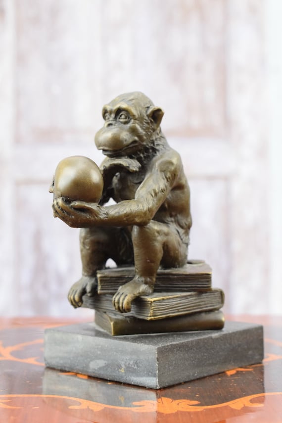 ダーウィンの考える猿のブロンズ彫刻：頭蓋骨の置物 - Etsy 日本