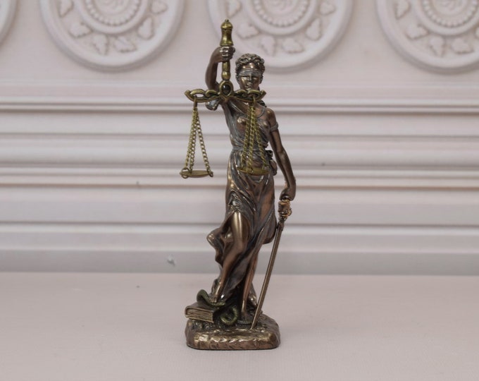 Lady Justice Sculpture - Figurine - Art Work Statue - Gift for Lawyer and Judge - Statue Justitia - Home Decor - Gift Idea