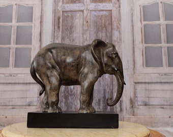 Éléphant réaliste - sculpture en résine imitation bois - figurine d'éléphant - décoration d'intérieur - amoureux des éléphants - cadeau unique