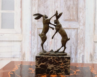 Deux lièvres boxeurs - Sculpture en bronze de lièvres sur socle en marbre - Statue en bronze de lapins - Richement décoré - Idée cadeau - Cadeaux personnalisés