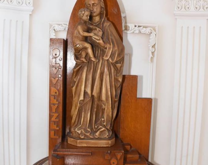 Vintage Wooden Madonna and Child Sculpture – Hand-Carved Art Deco Religious Decor