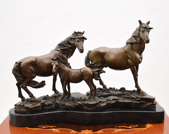 Sculpture de chevaux de famille en bronze sur socle en marbre - Figurine signée