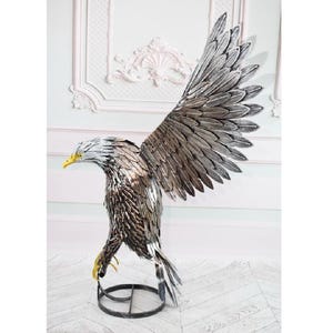 Metal Garden Eagle - Majestic Metal Eagle Statue - Outdoor Decor - Rustic Yard Sculpture - Perfect Gift for Nature Lovers & Patriotic Decor