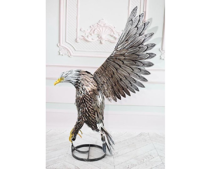 Metal Garden Eagle - Majestic Metal Eagle Statue - Outdoor Decor - Rustic Yard Sculpture - Perfect Gift for Nature Lovers & Patriotic Decor