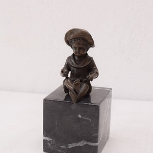 Junge Kind Baby Shower - Bronze Statue - Geschenkidee Baby Boy Figur mit Bronze auf Marmorsockel -