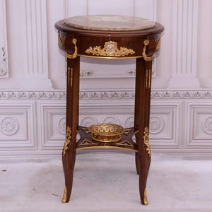 Baroque Round Table with Marble, Wood, Porcelain & Brass – Elegant Floral Stand, Antique-Style Accent Table for Home Decor