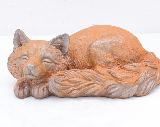 Cast Iron Realistic Sleeping Fox Statue – Rustic Garden Decor – Vintage Style Fox Figurine – Unique Outdoor & Indoor Gift