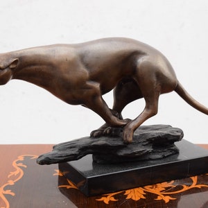 Escultura de bronze de puma acelerada em base de mármore - Estátua de bronze realista - Estátua de pantera jaguar - Presente de luxo -