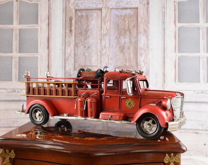 Vintage Model Fire Brigade - Car Old Metal Model - Toy Auto Firefighting - Gift Idea for Firefighter Old School Model - Home Decor