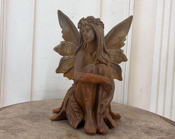 Seated Cast Iron Fairy Figurine – Rustic Winged Thumbelina Garden Statue Home Ornament
