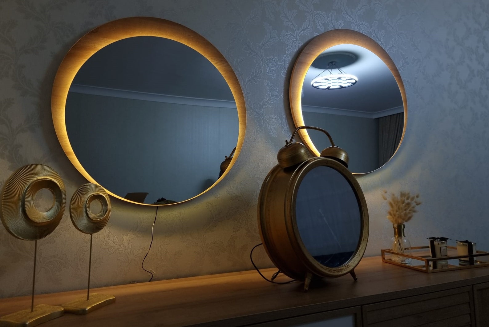 RGB Mirror Clock, Infinity Effect, Wall Clock and Desktop Clock Round